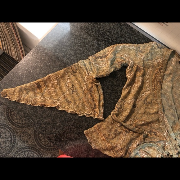 Beautiful wrap blouse - Picture 3 of 4